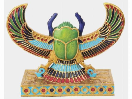 Жук скарабей расправил крылья. Современная статуэтка. Египет